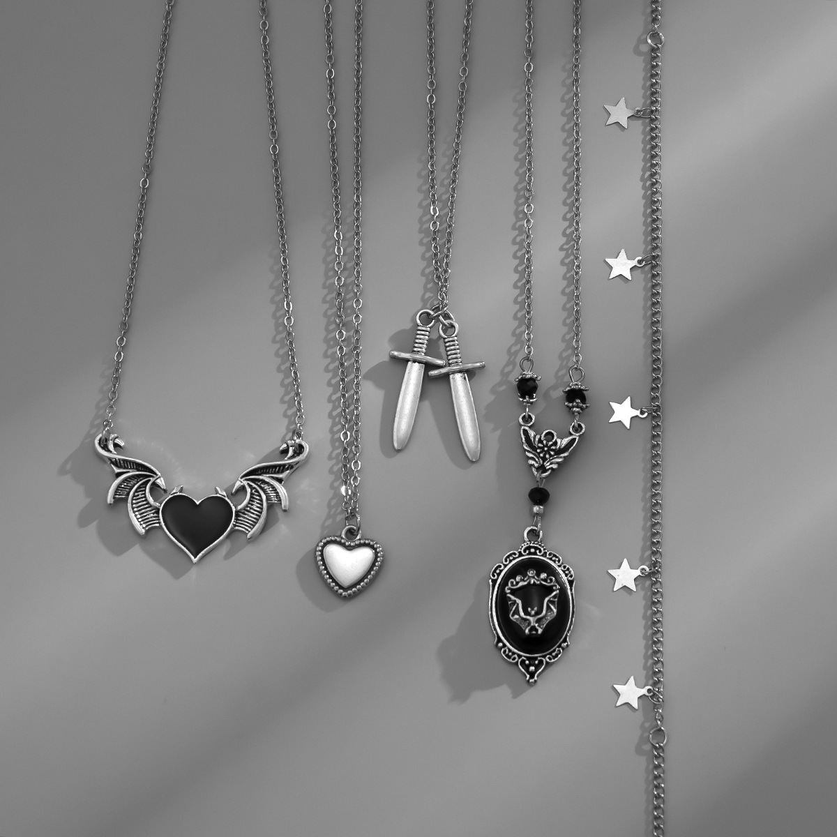 Cross-border European American Dark Gothic Jewelry, Trendy Heart & Wing Necklace With Creative Sword Pendant Halloween Women Neck Accessories