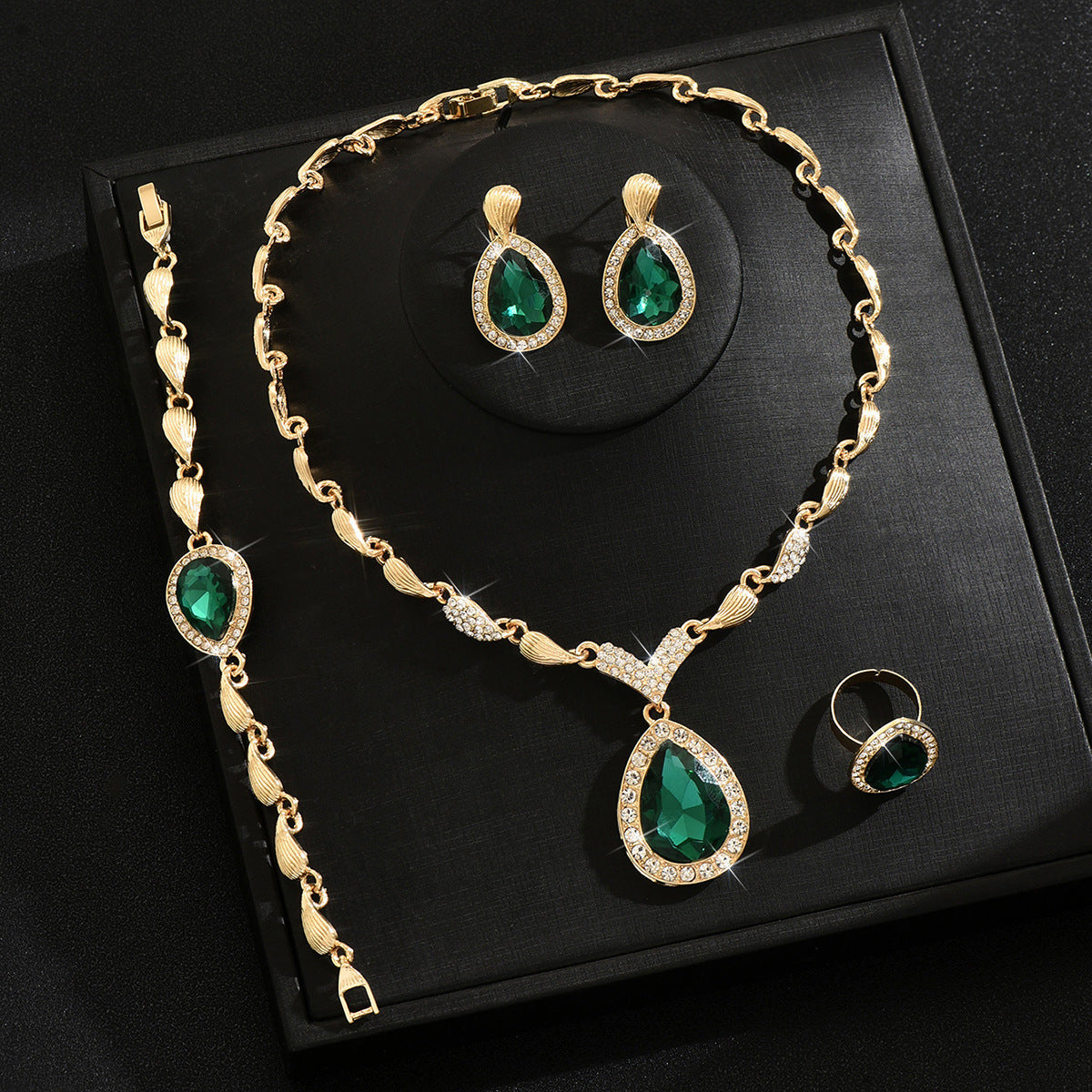 Women 4 Pcs Vintage Alloy Jewelry Set,Necklace And Earrings,Fashion Costume Accessories For Daily Party Occasion