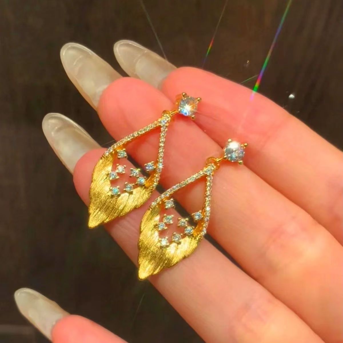 2026 New Golden Brushed Feather Earrings For Women, Retro Light Luxury Brushed Studs With Rhinestone Inlay Fashion Ear Jewelry
