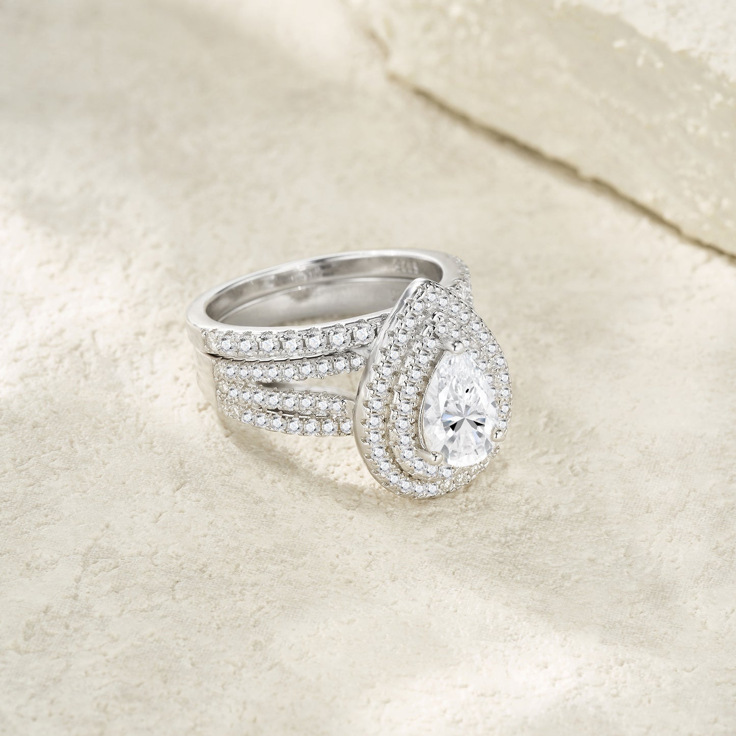 Engraved With Top-quality Moissanite, This Luxurious And Fashionable Minimalist Jewelry Set Features Exquisite Silver Accessories For Ladies. Made Of S925 Silver With Electroplated Platinum.