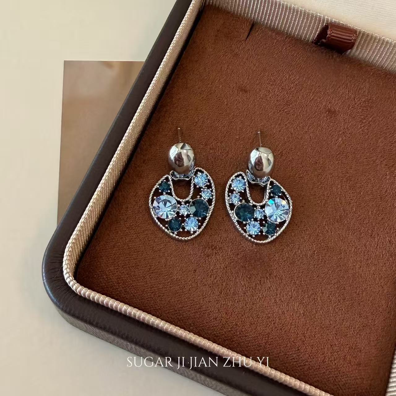 Light Luxury Vintage Hollow Blue Rhinestone Irregular Stud Earrings, Fashion Niche High-End Ear Jewelry For Women