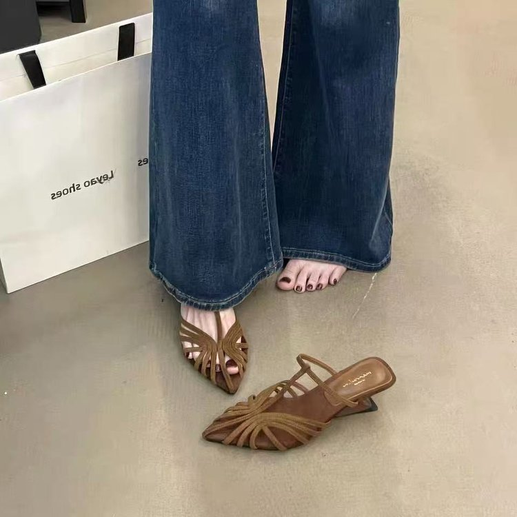 2026 New French Style Pointed Toe Thin Strap Woven Wedge Closed Toe Slippers Women Outdoor Wear Sandals