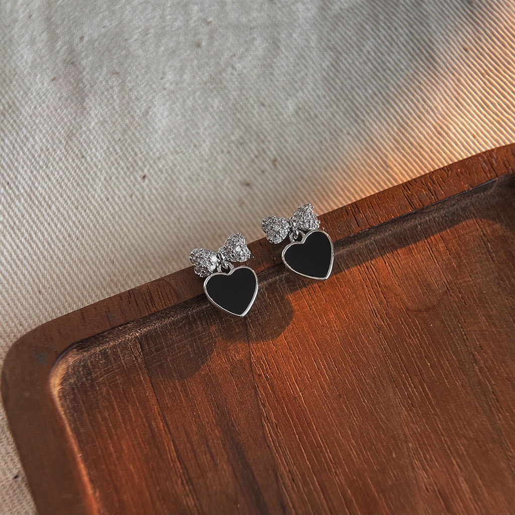 Retro Pearl Black Enamel Stud Earrings For Women Vintage Style Earrings Elegant Gift