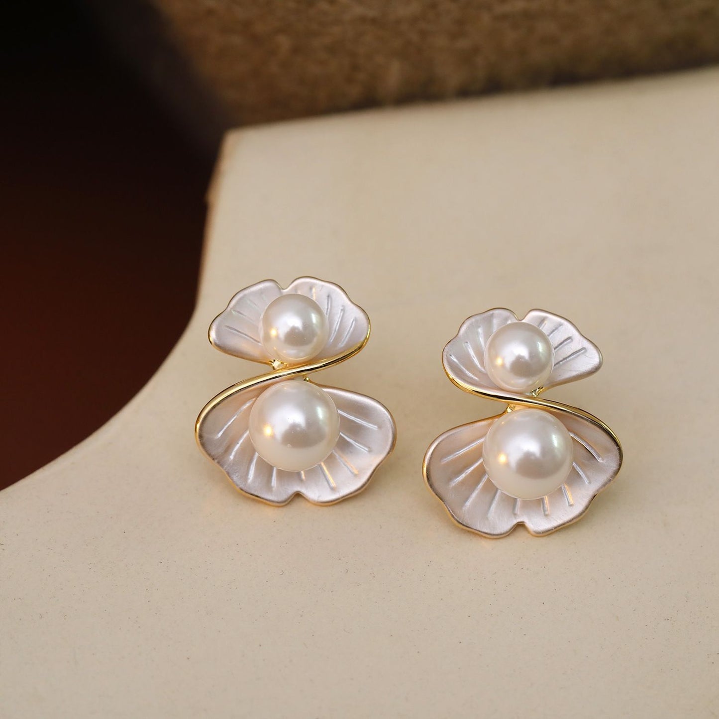 New Minimal Fan-Shaped Freshwater Pearl Shell Stud Earrings, Niche Light Luxury Elegant All-Match Women Fashion Ear Jewelry