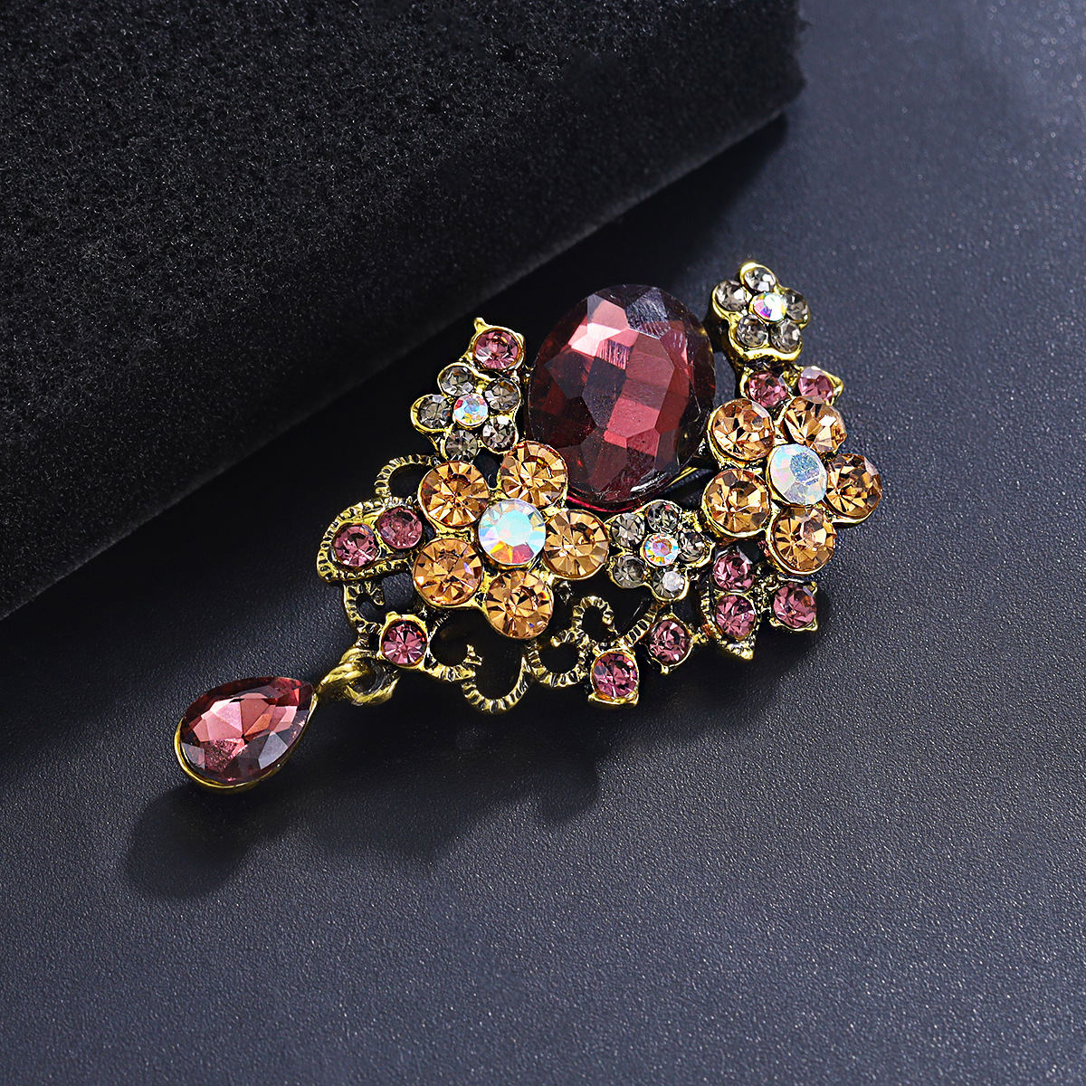 Refined Grace Crystal Brooch Elegant Luxury High-end Cheongsam Accessories