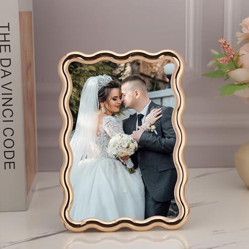 YiPinYin 4x6‘’ Gold Picture Frames Set of 2,High-End Heavy Duty Zinc Alloy Photo Frames with Wave Design,Velvet Backing, D...
