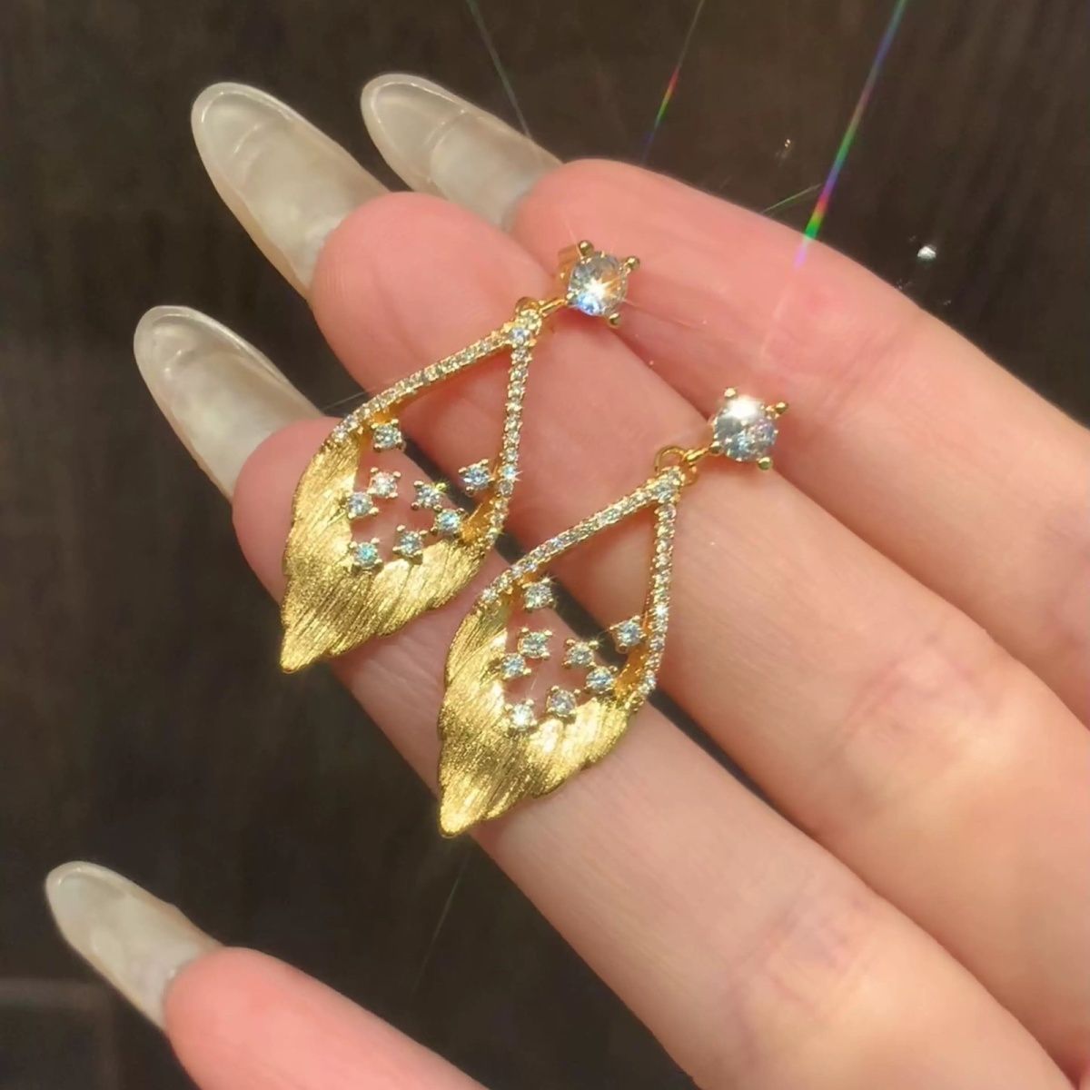 2026 New Golden Brushed Feather Earrings For Women, Retro Light Luxury Brushed Studs With Rhinestone Inlay Fashion Ear Jewelry