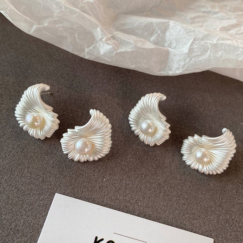 2026 New Fan-Shaped Pearl Earrings, High-End Light Luxury Unique Elegant Irregular Matte Finish Women Ear Jewelry