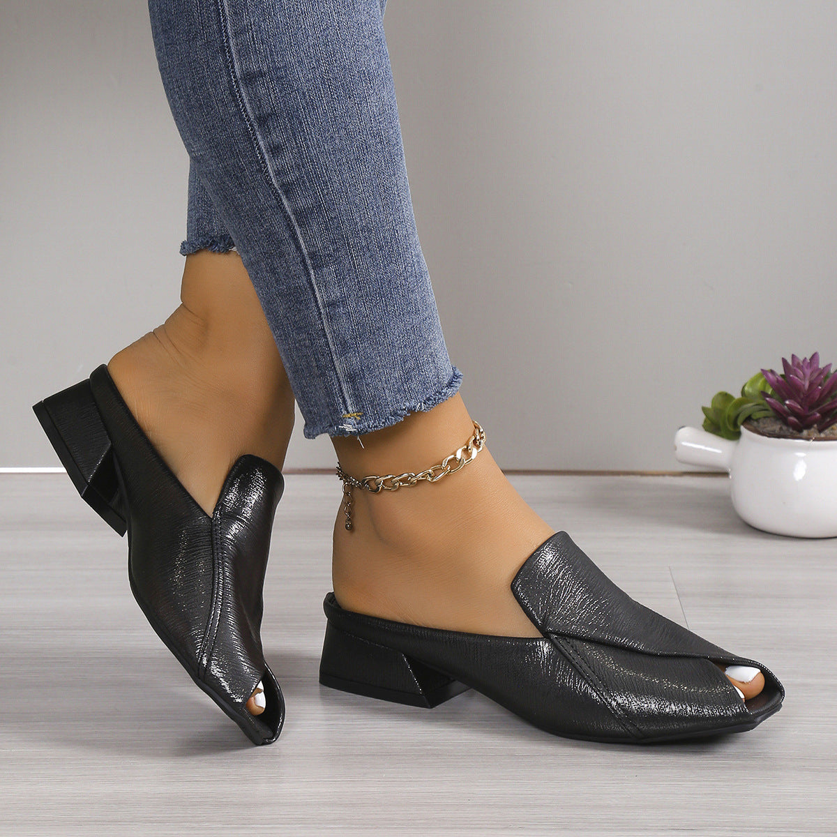 Square-toe Open-toe Square-heeled Sandals For Outdoor Wear