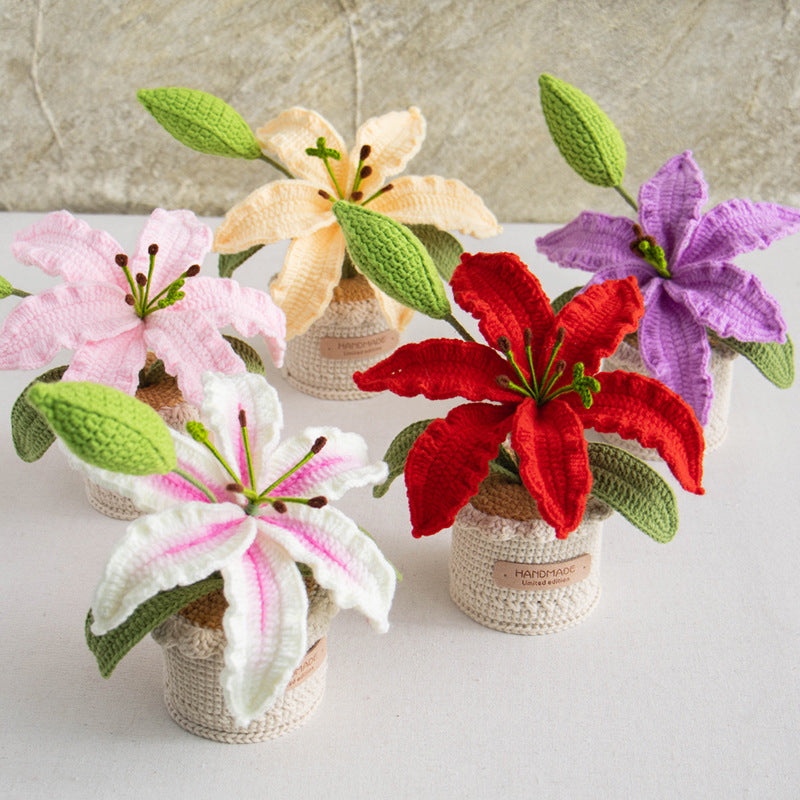 Hand-knitted Lily Yarn Potted Flower Bouquet Ornament Yarn Planter Gift