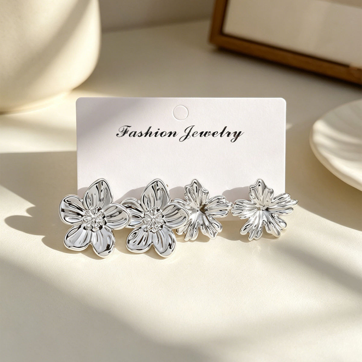 2026 New Hot Selling European American Gold Floral Earrings, Vintage 5-Petal Flower Niche CCB Stud Earrings For Women
