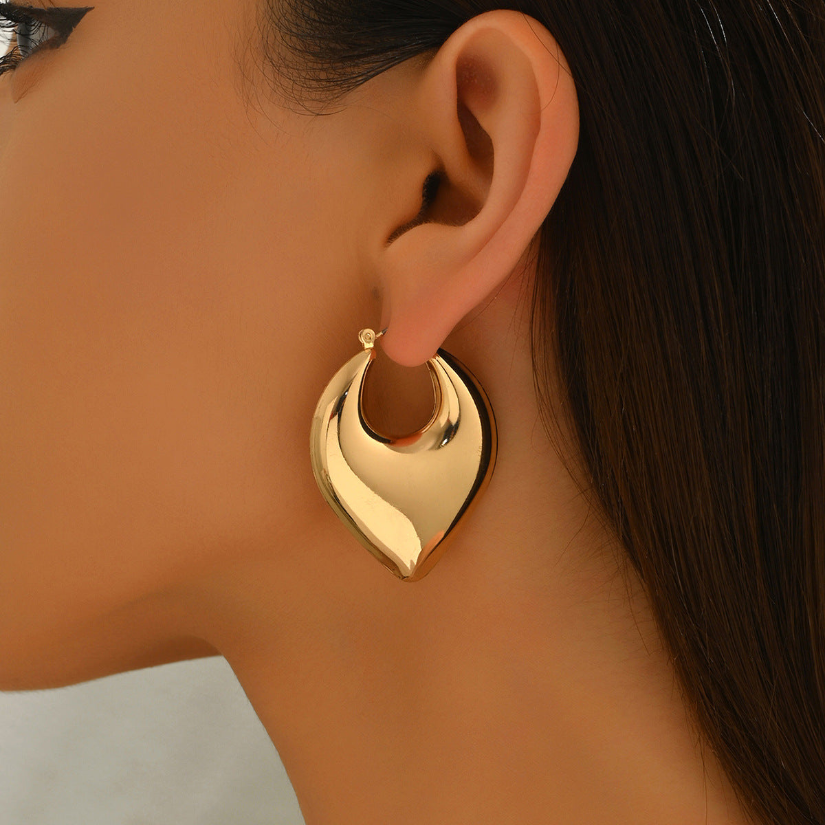 Cross-border European American Women Huggie Earrings, Niche Premium Geometric Heart U-Shape Hollow Design, Versatile Fashion Daily Ear Jewelry