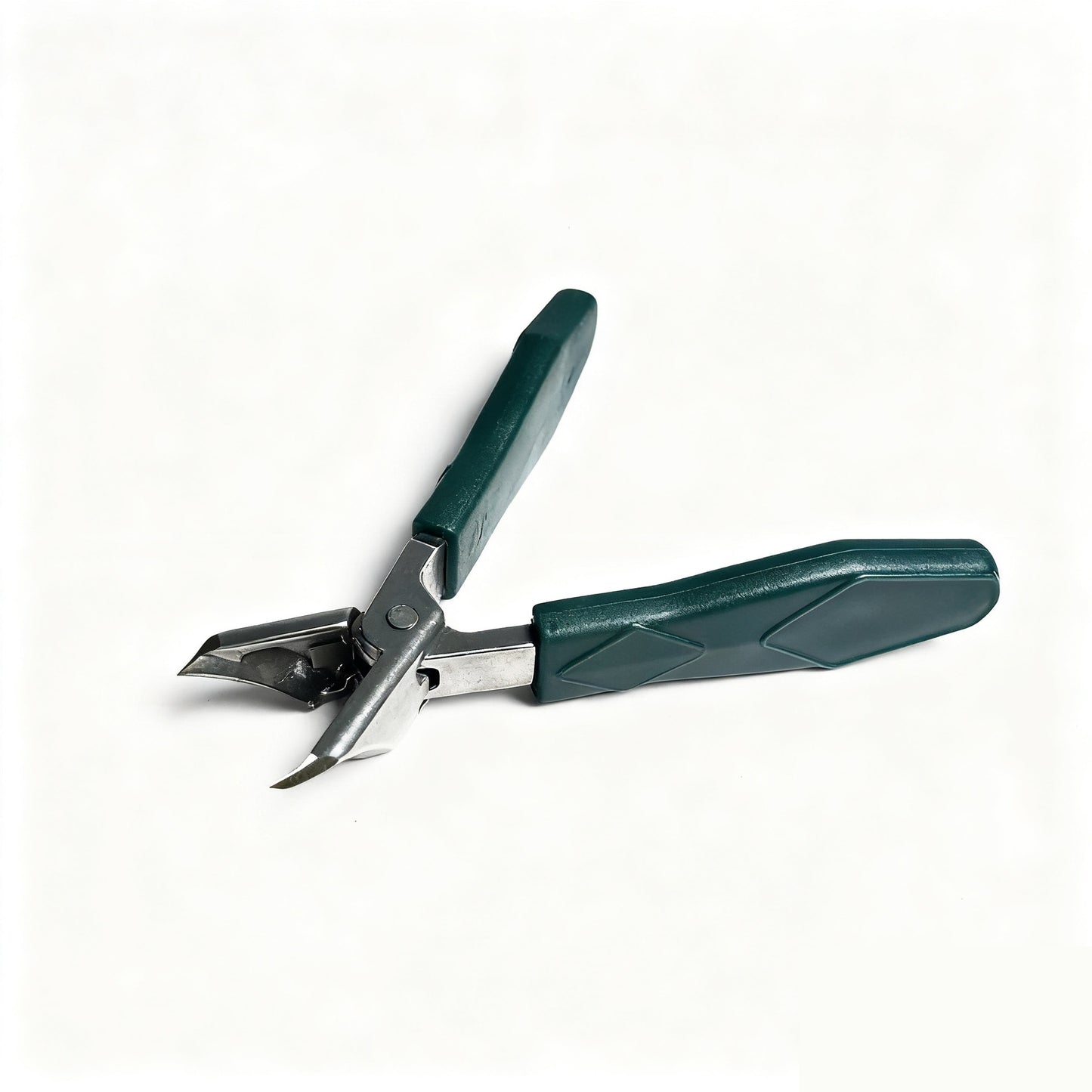 Slanted-jaw Nail Clippers Designed To Prevent Splashing During Ingrown Toenail Care