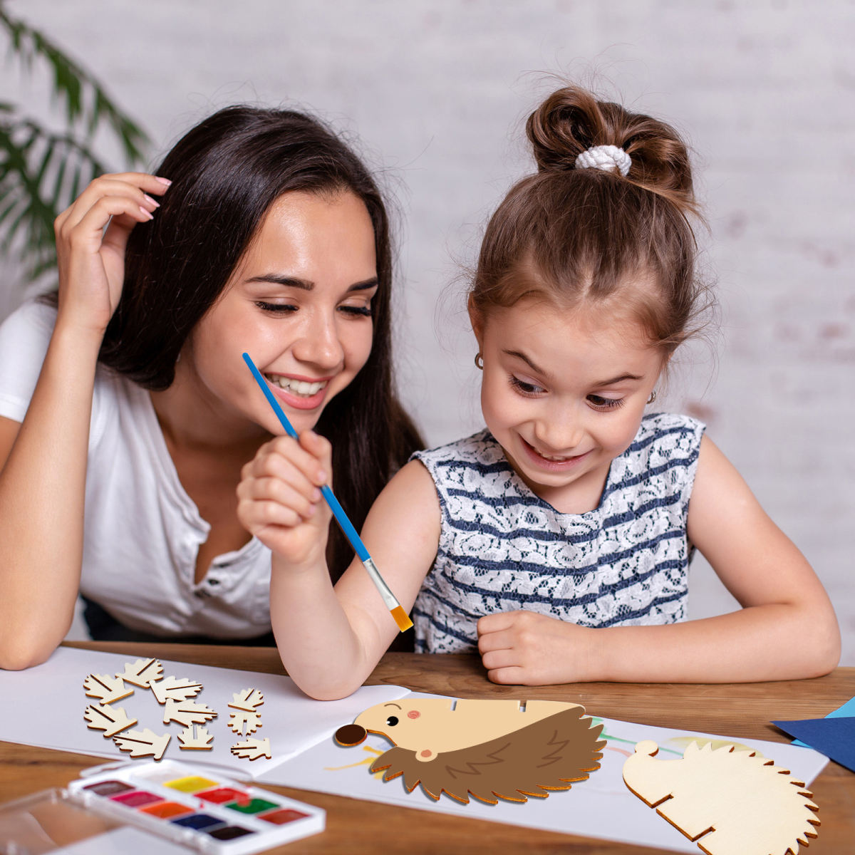 Wooden Hedgehog Craft Kit With 2 Brushes & 10 Accessories - Fall-Themed Craft Set