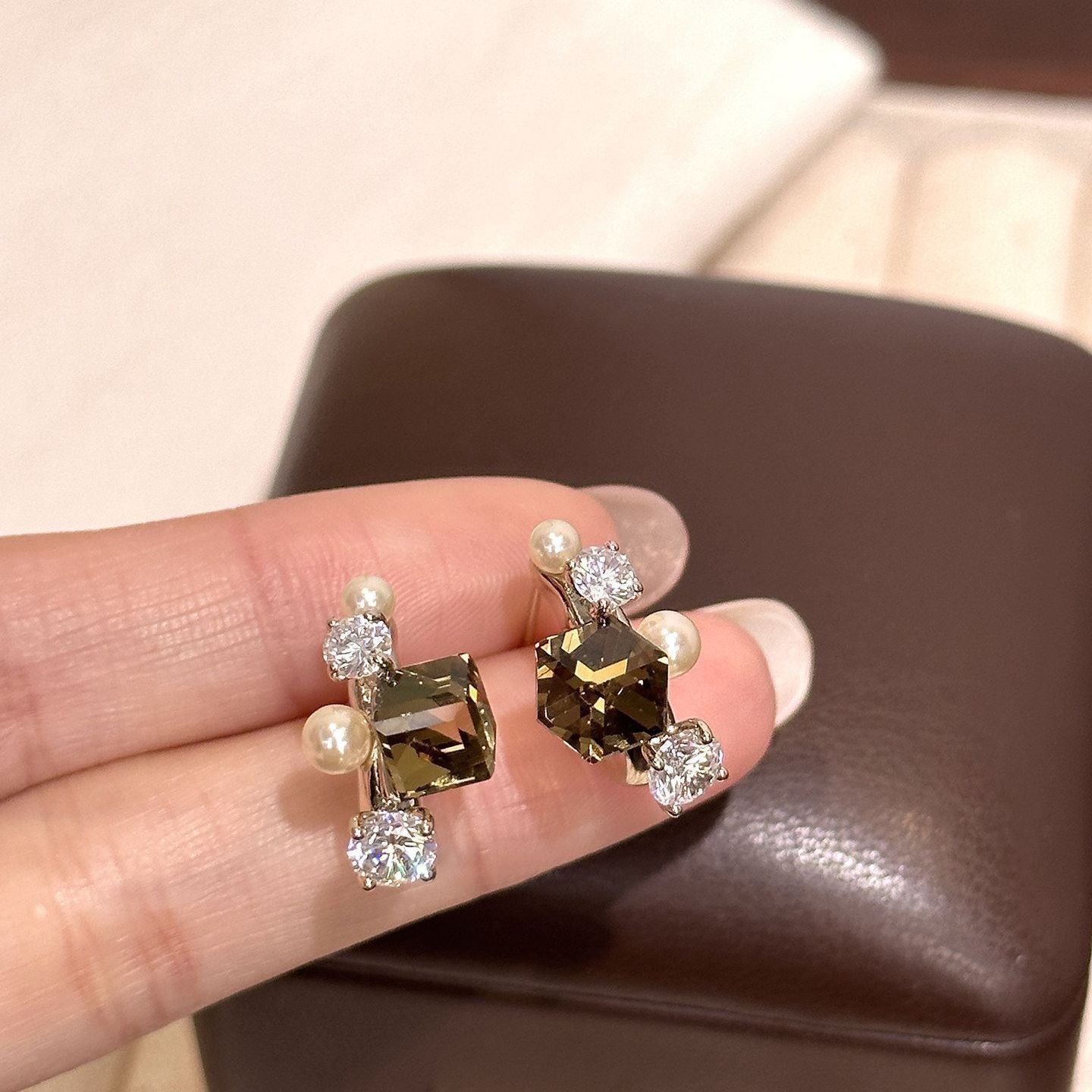 2026 New Maillard Coffee Color Rhinestone Pearl  Earrings, Super Beautiful Niche Elegant Autumn Winter Fashion Stud Jewelry For Women