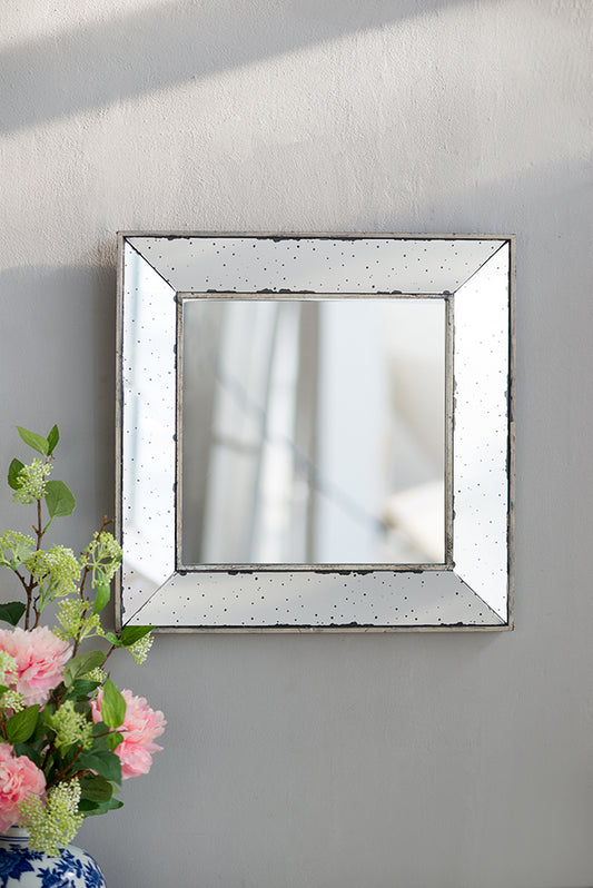18  X 18  Distressed Silver Square Accent Mirror  Traditional Style Framed Wall Mirror For Living Room  Entryway  Office  Bedroom  Hallway