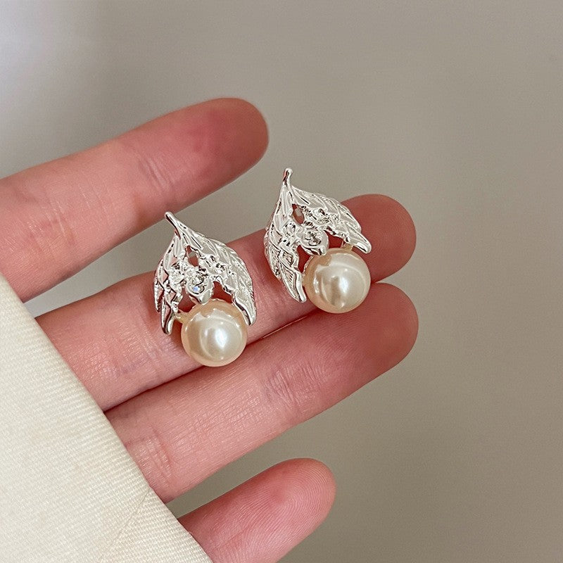 2026 Trendy Niche Silver Metal Ear Studs Fashion Accessories