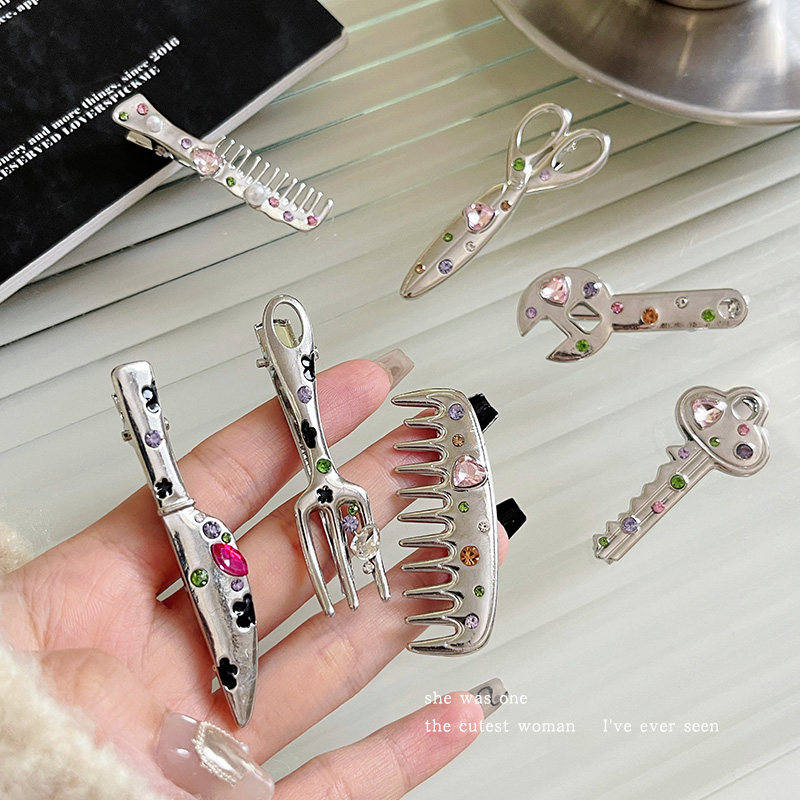 Creative Side-swept Hair Clip With Loose Strands