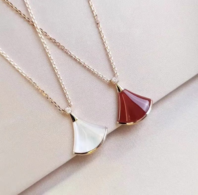 High Version Light Luxury Fan Skirt Pendant Necklace For Women, Niche White Mother Of Pearl Clavicle Chain, New Trendy Jewelry Gift For Her