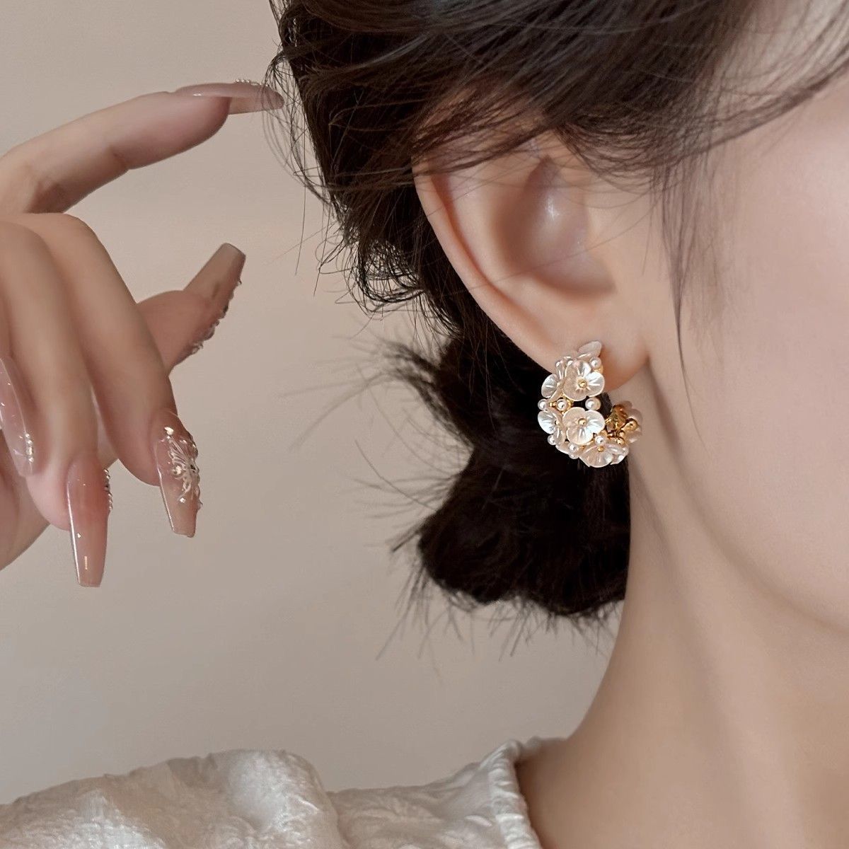 2026 New Bestseller Exquisite High-End Stud Earrings, French Retro Floral Pearl Earrings, Unique Designer Fashion Jewelry For Women