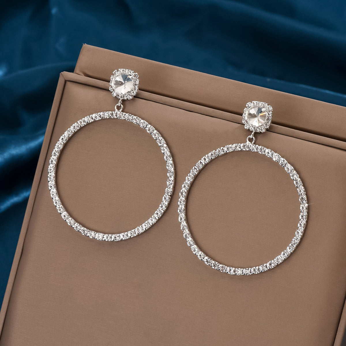 Best-Selling Luxury Geometric Hoop Earrings With A Bold And Unique Design, Simple And Stylish, Diamond-Studded Large Hoop Earrings With A Versatile And Elegant Look