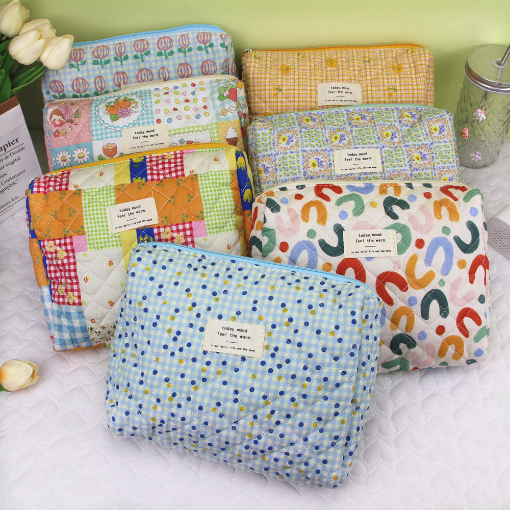 Cotton Embroidered Quilted Large-capacity Makeup Organizer Bag