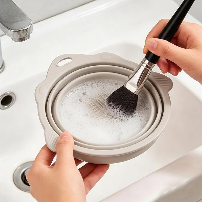 Makeup Brush Cleaner Silicone Bowl Foldable Cosmetic Washing Tool Collapsible Bathroom Tray for Travel and Home Storage(Ap...