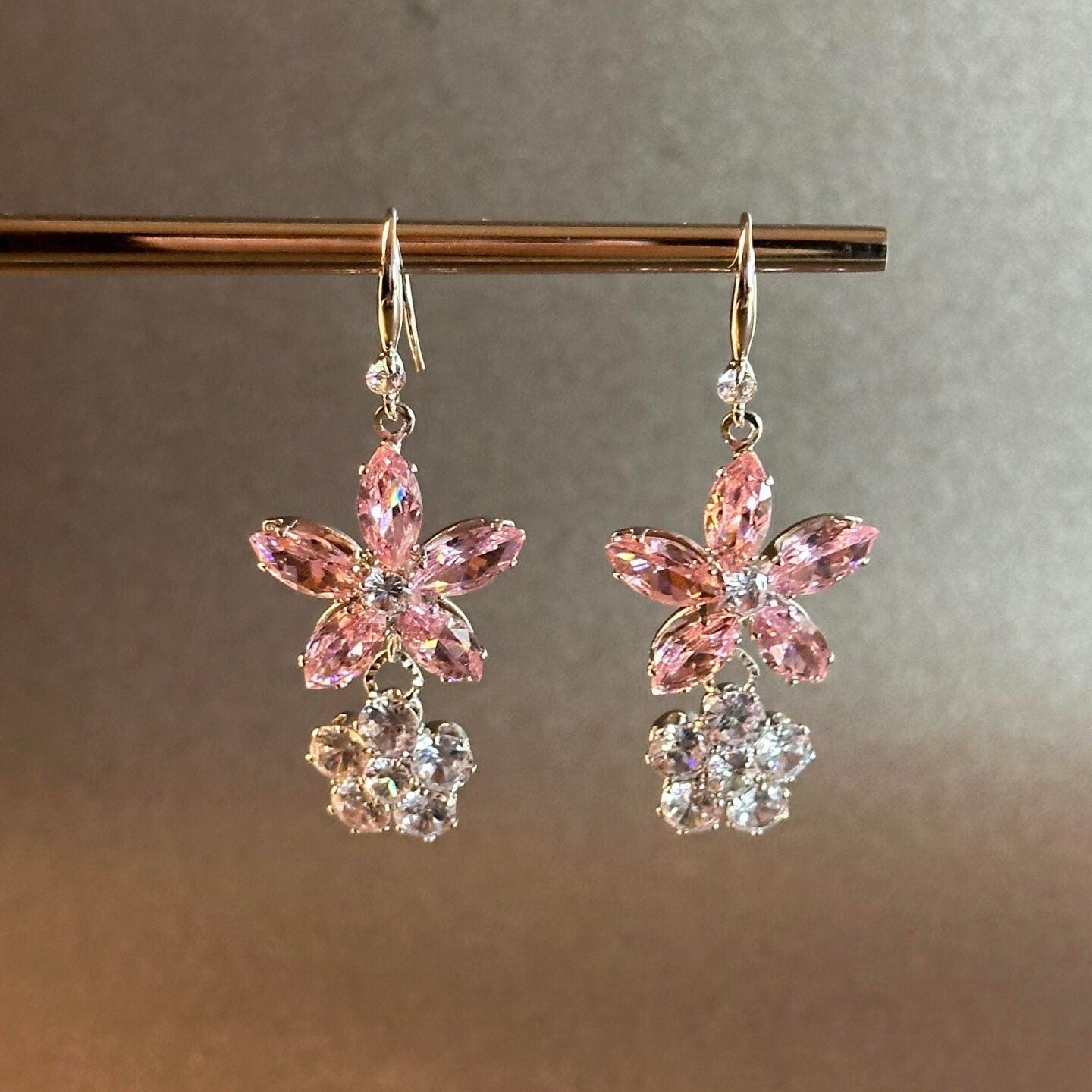 Vintage Petal Zircon Hook Earrings For Women, Light Luxury High-End Unique Fashion Ear Jewelry
