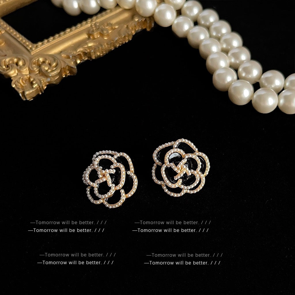 Retro Niche Earrings Women Vintage Style Elegant Stud Earrings Luxury Fashion Jewelry Gift