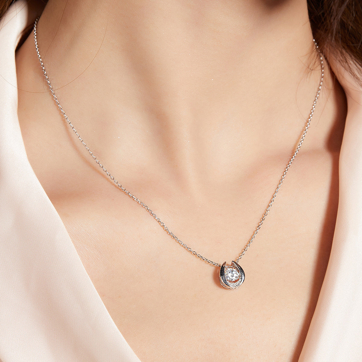 S925 Sterling Silver 0.5ct D Color VVS1 Moissanite Horseshoe Necklace 45cm Platinum Plated GRA Certified Gift Box