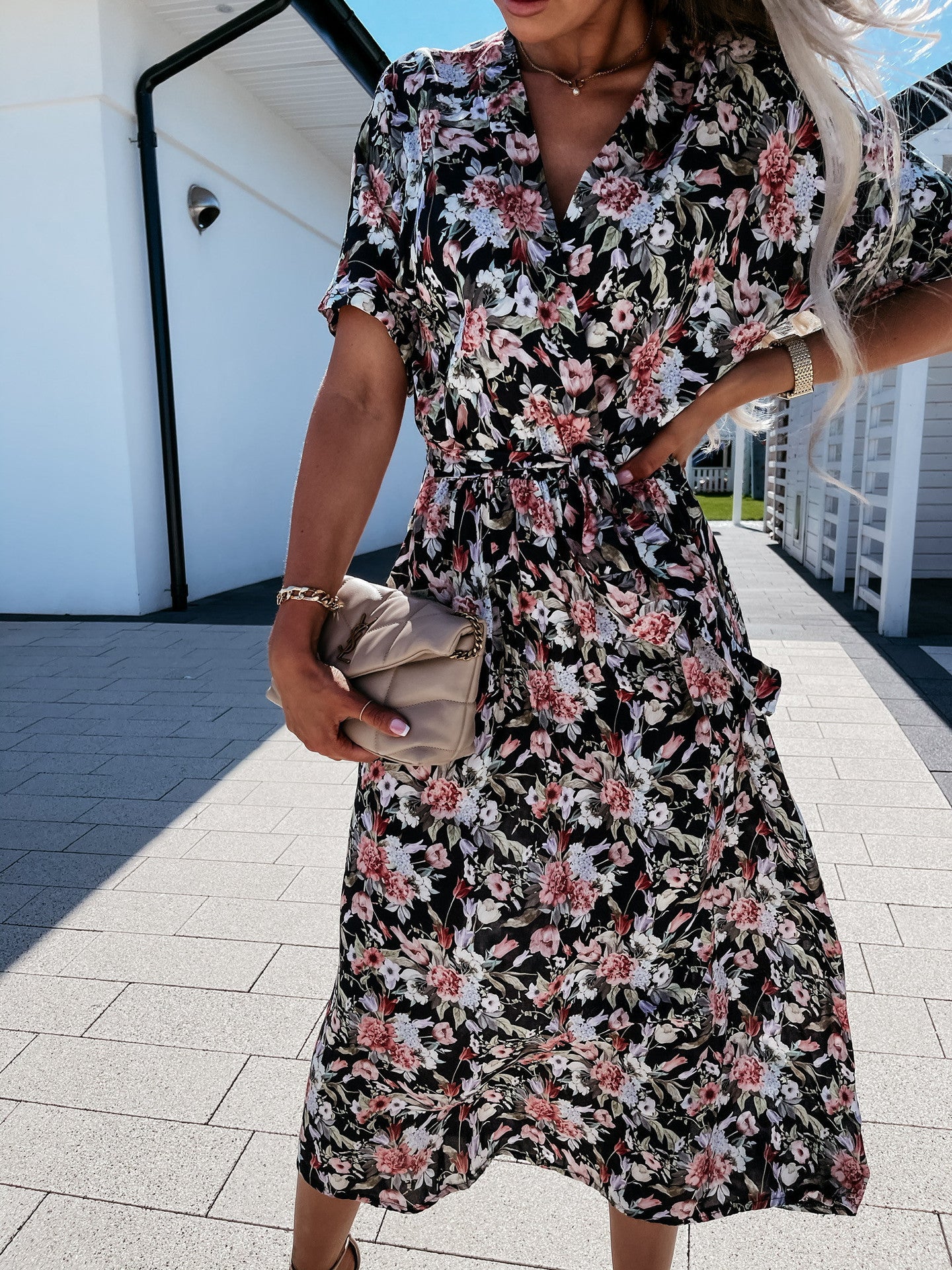 Womens Fashion Floral V-Neck Defined Waist Short-Sleeve Dress