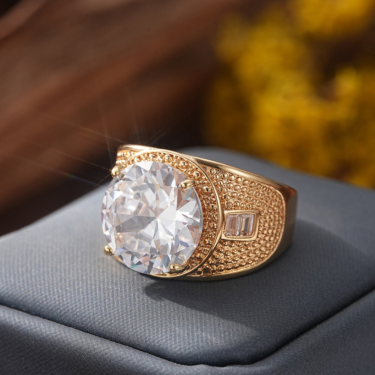 Exaggerated Round Zircon Men's Ring, European American Fashion Light Luxury Gold-Plated Band, Party Dress Finger Accessories