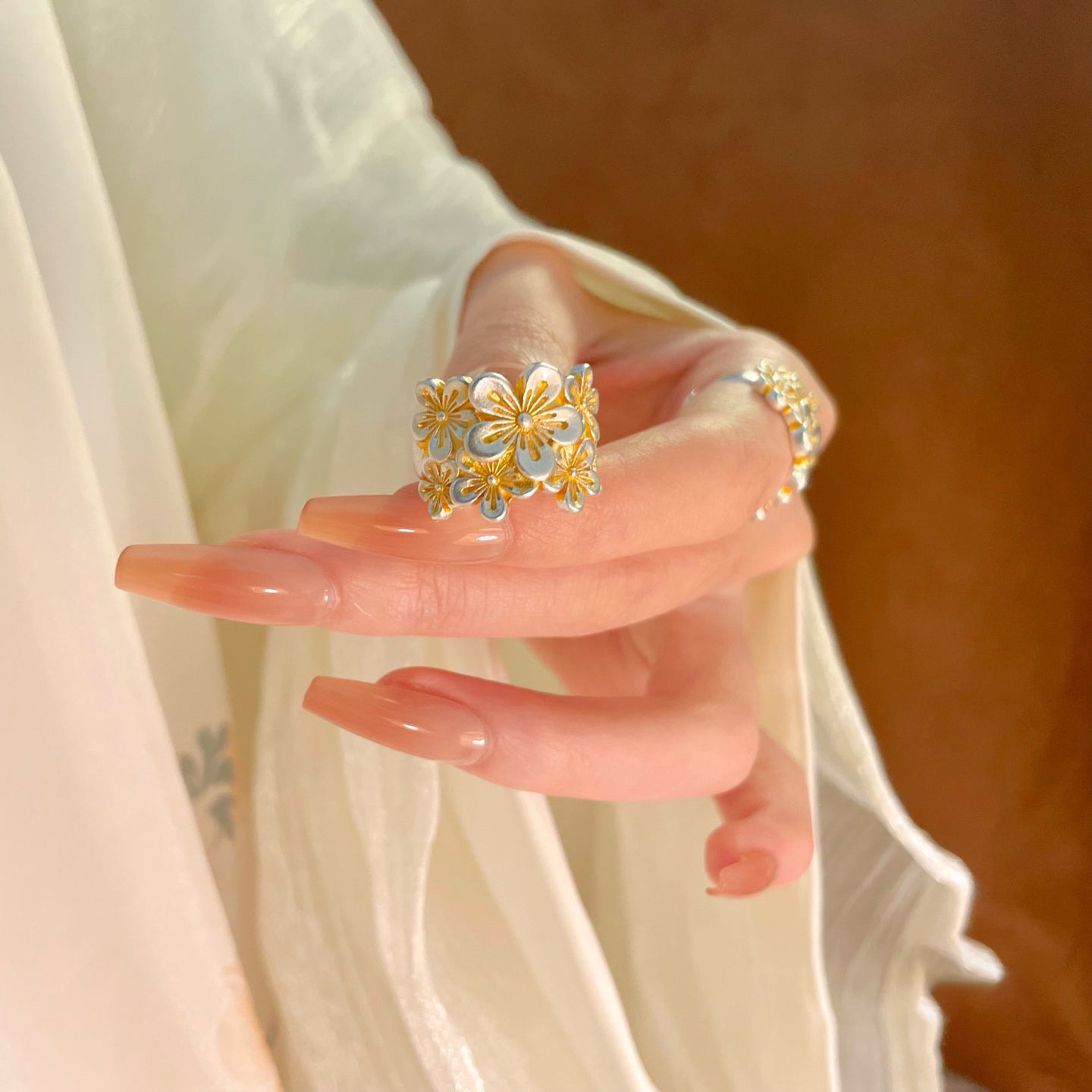 1pcs 999.9 Sterling Silver Two-Tone Plum Blossom Statement Ring, Luxury Delicate Style, Ideal For Birthdays & Holiday Gifts