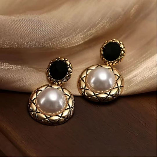 Copper Alloy Earrings With Retro Texture, Chic Elegant Niche Fashion French Design Women's Ear Jewelry