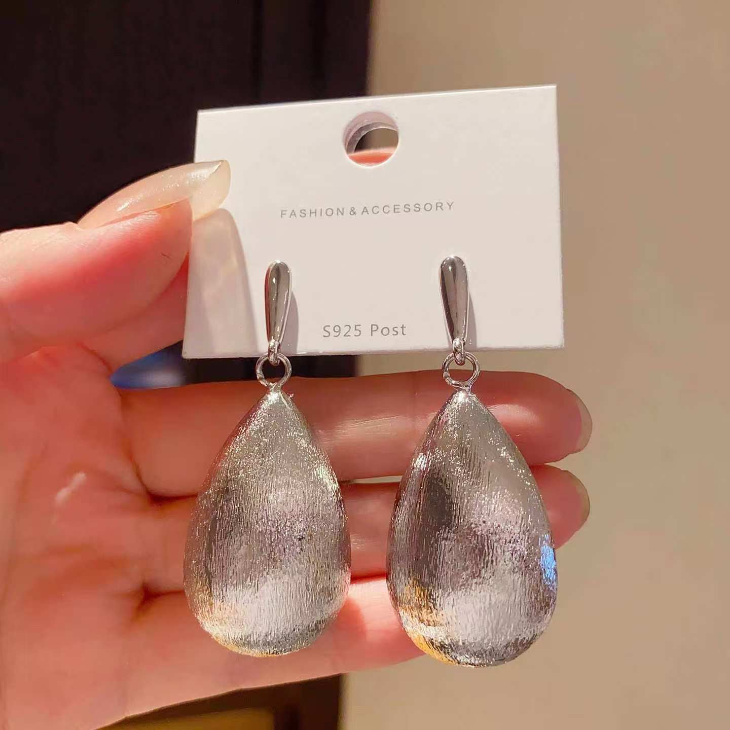 2026 New Oversized Brushed Metal Teardrop Dangle Earrings For Women, Retro Hong Kong Style High-End Face Slimming Drop Ear Jewelry