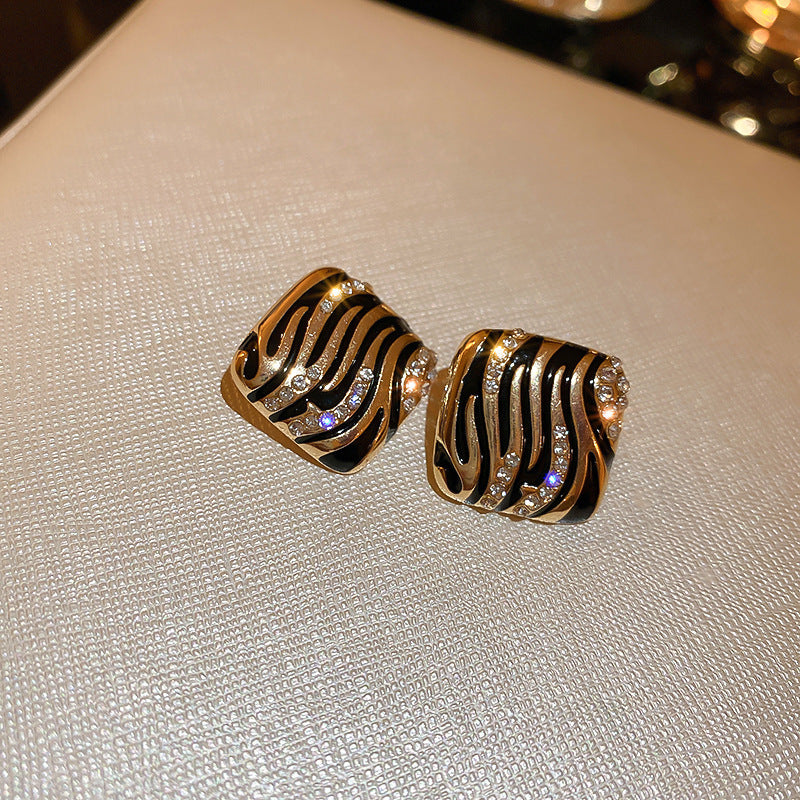 Niche Vintage Retro Earrings Women Medieval Stud Earrings Elegant Premium Jewelry