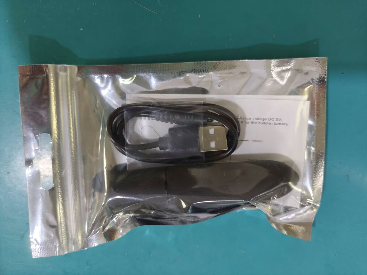 New USB-powered Mini Vibrator With 10 Vibration Patterns A Lipstick-shaped Masturbator For Women, Designed To Stimulate The Clitoris And G-spot And Help Achieve Orgasm.