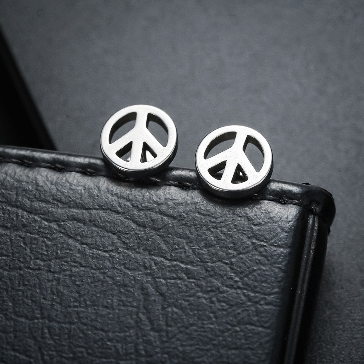 2026 Viral Trend Men Minimal Stud Earrings, Premium All-Match High-End Texture, Retro Vintage Fashion Clip Ear Ornaments For Female
