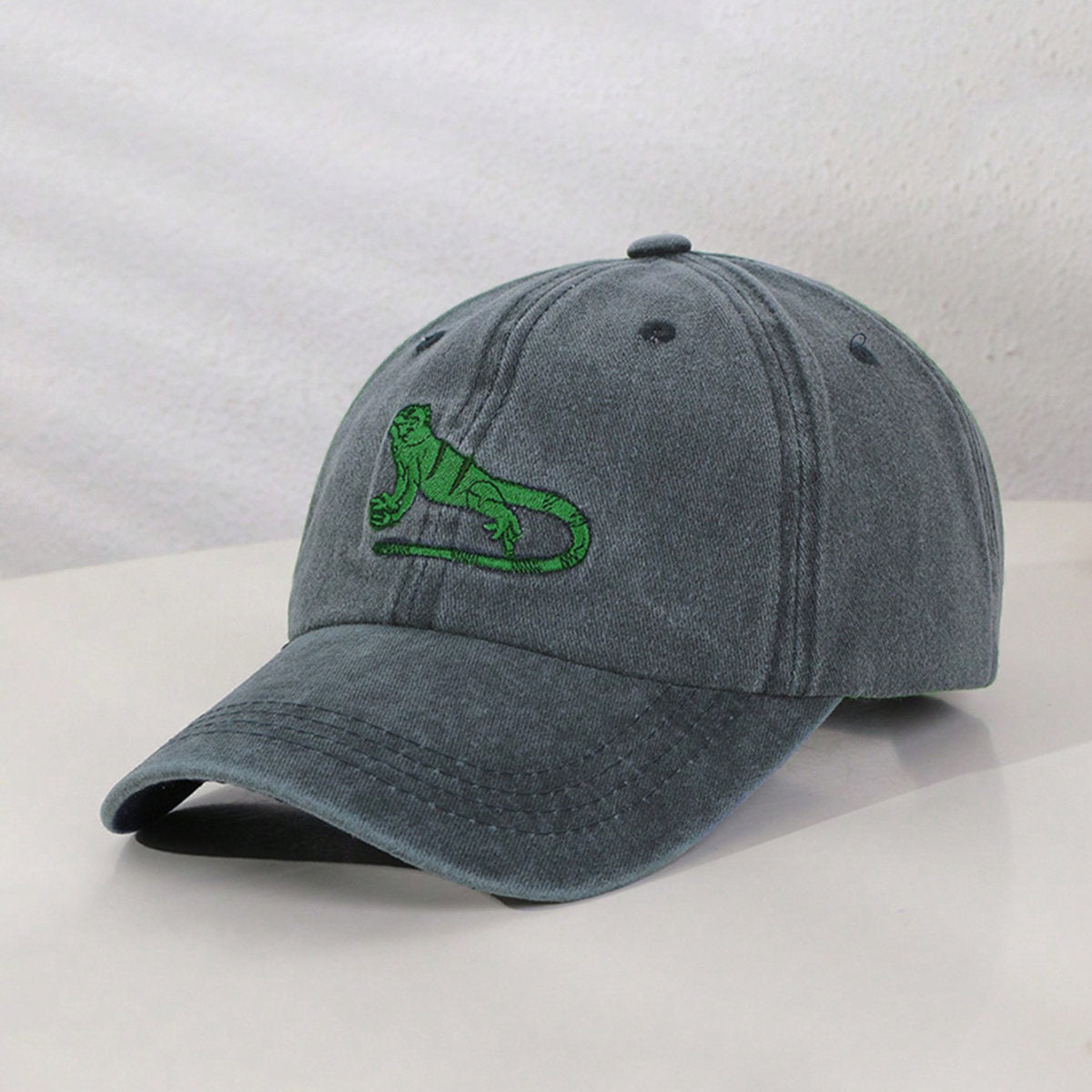 Summer Men's And Women's Distressed Washed Green Cartoon Lizard Embroidered Casual And Simple Style Baseball Cap Suitable For Outdoor Outings