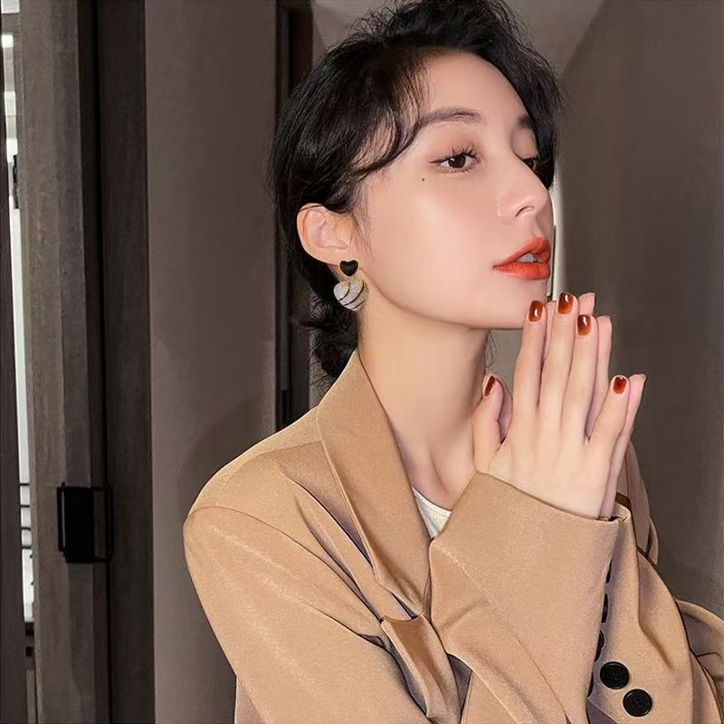 Retro Luxury Niche Fashion Earrings, 2026 New Double-Layer Heart Design Elegant Ear Jewelry