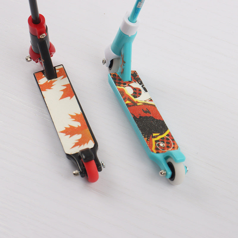 Mini Alloy Fingertip Pedal Active Car Children's Skateboard Toy