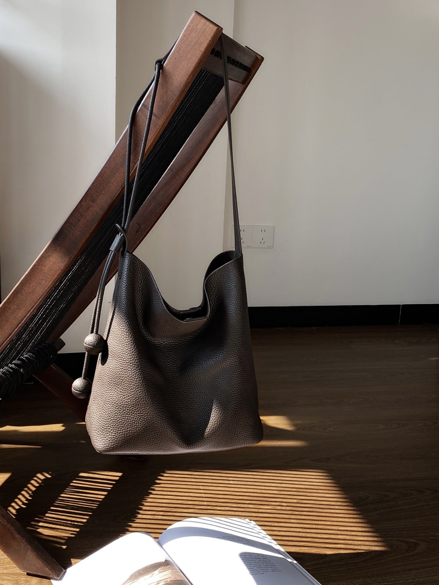 Top-grain Leather Commuter Bucket Bag With A Premium Feel