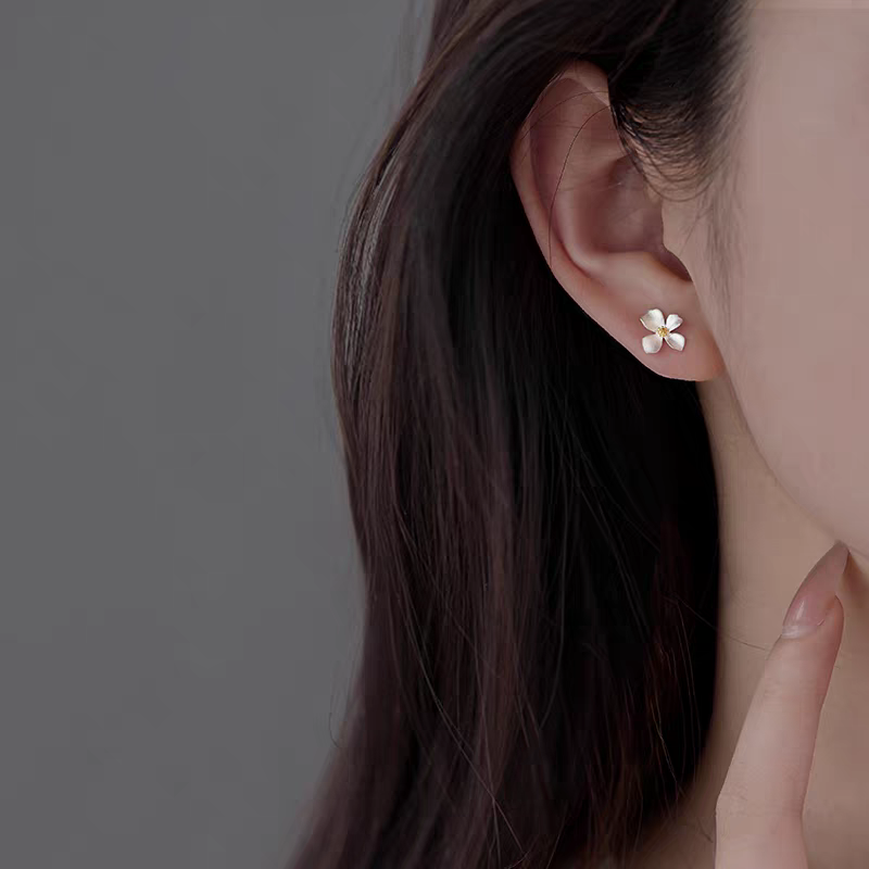 1 Pair 999 Pure Silver Flower Earrings, Simple Elegant Design, Great For Everyday Wear & Valentine Gift
