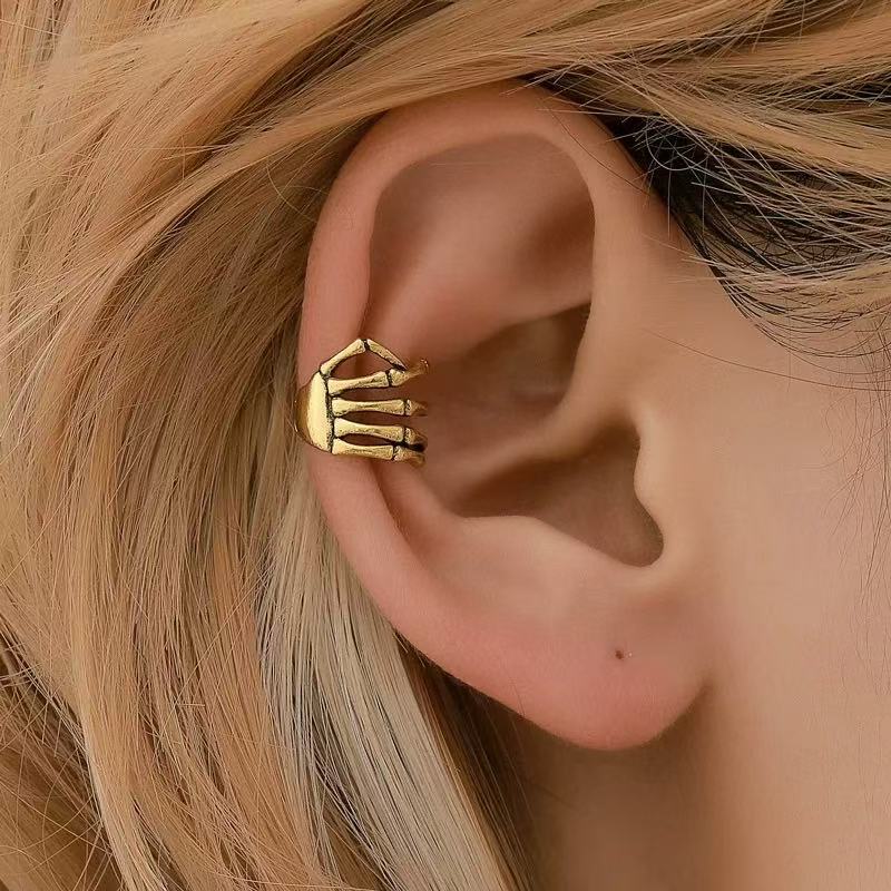 Light Luxury Twisted Double Layer Cuff Earrings, Niche Designer Clip On Earrings, High-End Elegant  Style New Ear Jewelry For Non-Pierced Ears
