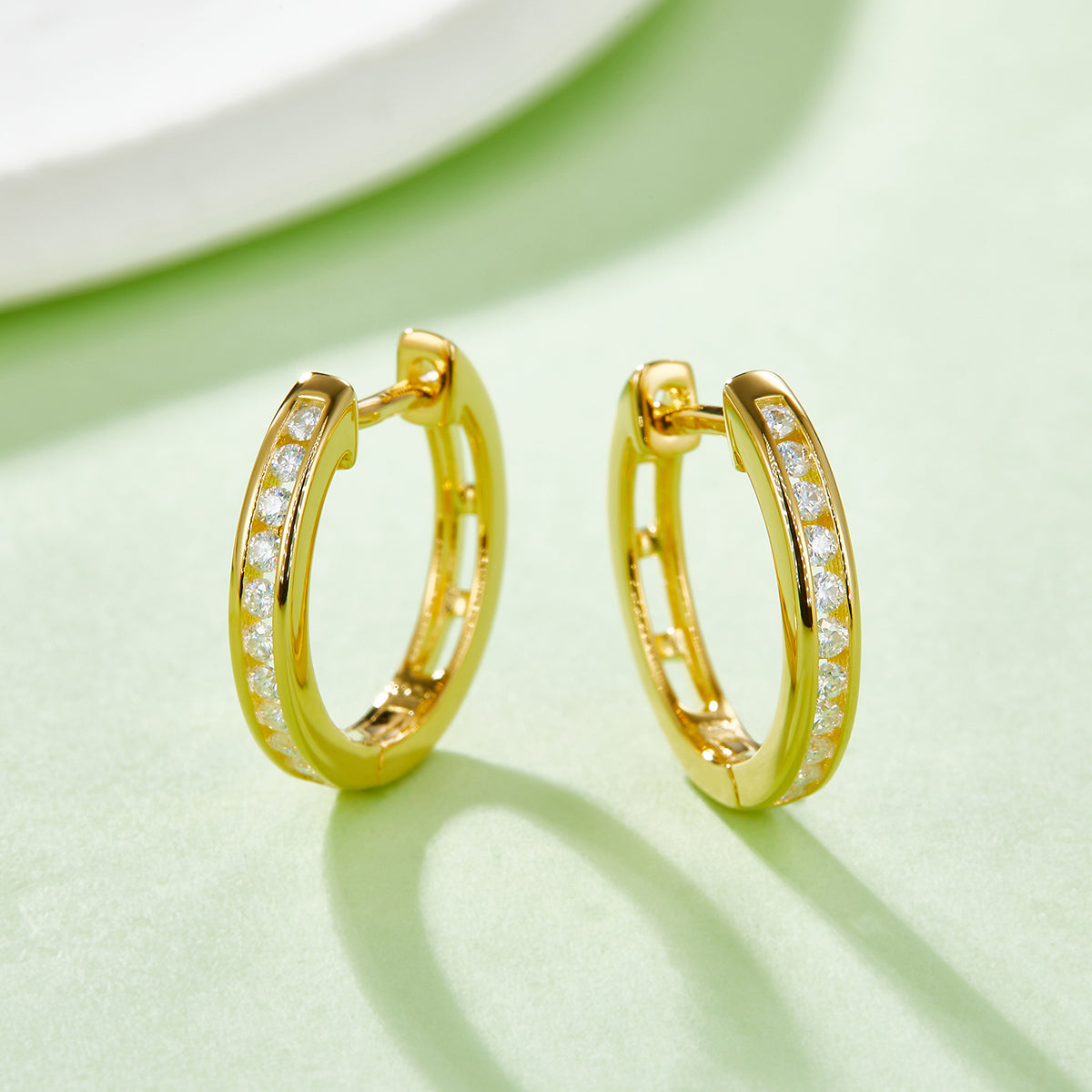 1.9g S925 Sterling Silver 22 Stone Moissanite Hoop Earrings 15mm  Platinum Plated Huggie Hoops With GRA Certificate, Jewelry Gift Box Set For Women
