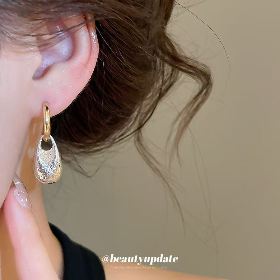 Irregular Crinkled Metal Water Drop Click Hoop Earrings For Women, Casual Minimalist Fashion Light Luxury High-End Ear Jewelry