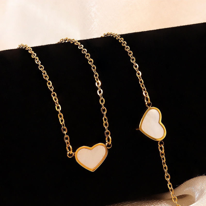 Korean-style White Sea Shell Heart Bracelet