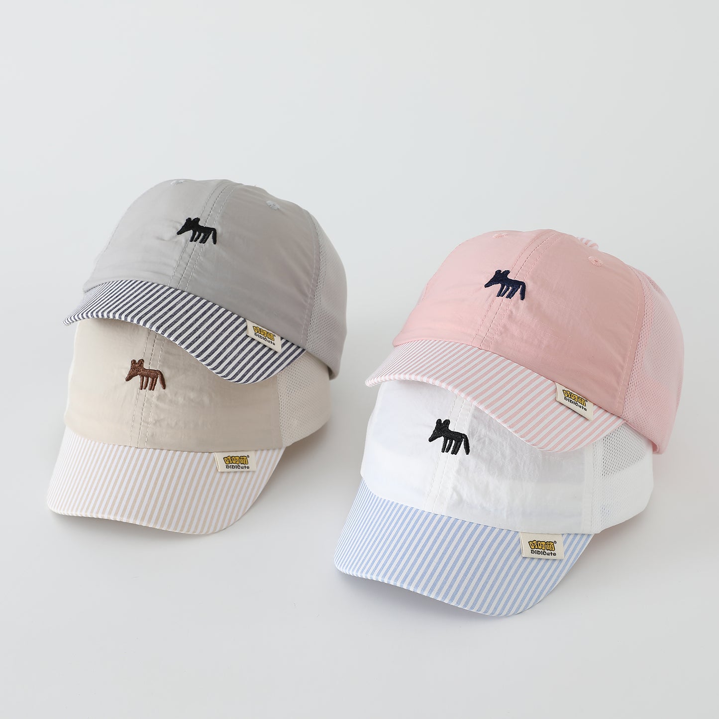 The New Men's And Women's Embroidered Fox-patterned Pointed-mouth Baseball Cap With A Stylish And Simple Design Featuring A Velcro Fastening Is Suitable For Daily Outdoor Use.