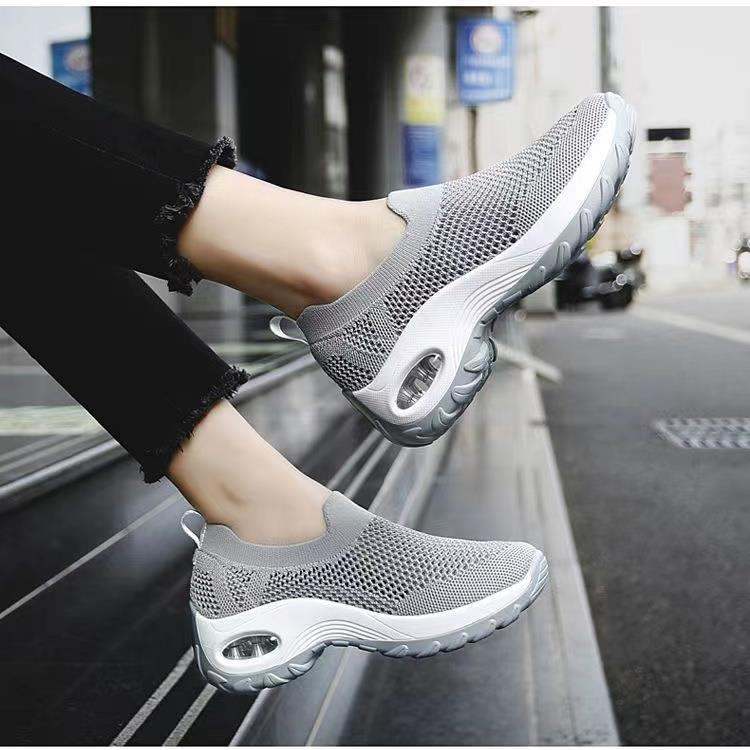 Breathable And Comfortable Flyknit Slip-on Womens Sneakersperfect For Sports And Outdoor Activities