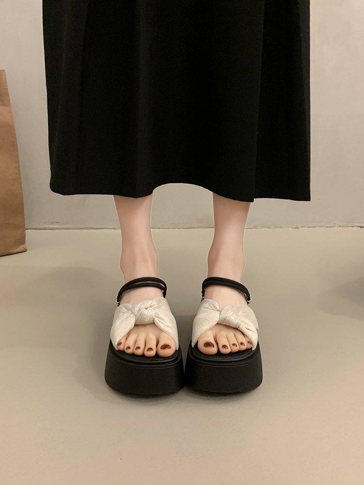 Internet Celebrity Pearl Sponge Cake Versatile Korean Style Cool Slippers Versatile Two On, Fashionable One-piece Drag For Wearing Outside